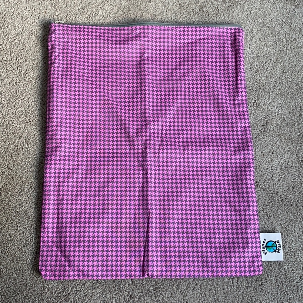 Planet Wise Waterproof Wet Bag Medium Pink Houndstooth
